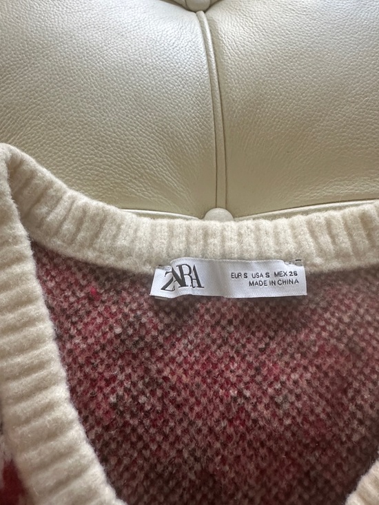 Zara Cream Argyle Knit V-Neck Sweater Vest with Red and Brown Diamonds - Picture 2 of 3